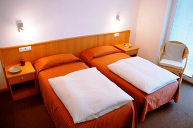 Bed and Breakfast Garni Cremona Брессаноне Екстер'єр фото